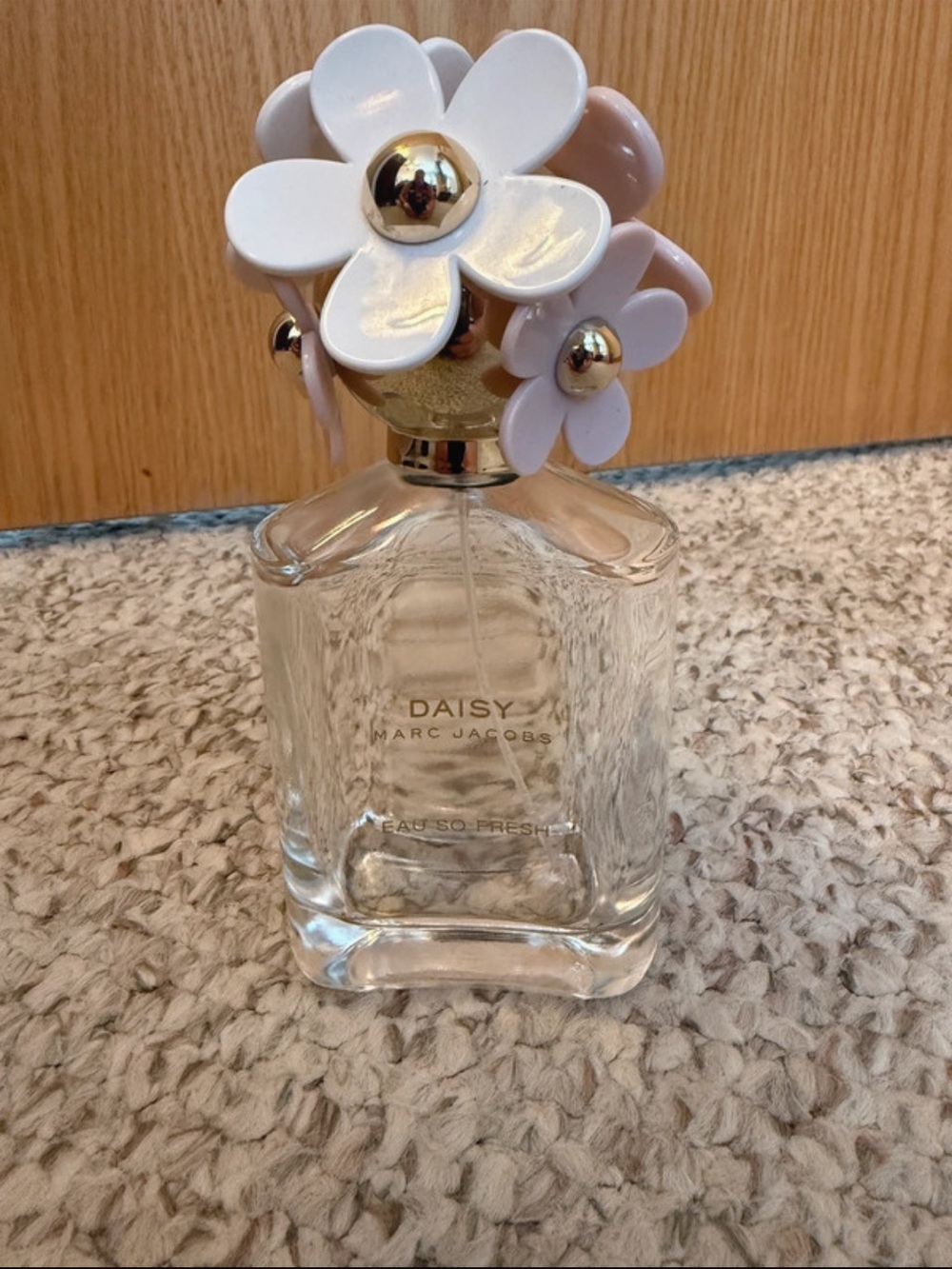 Marc Jacobs Daisy Bottle with White and Light Pink Floral Cap